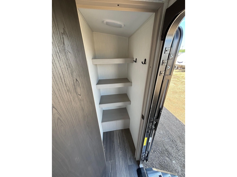 2024 Shadow Cruiser Shadow Cruiser Ultra Lite 260 Rbs alt