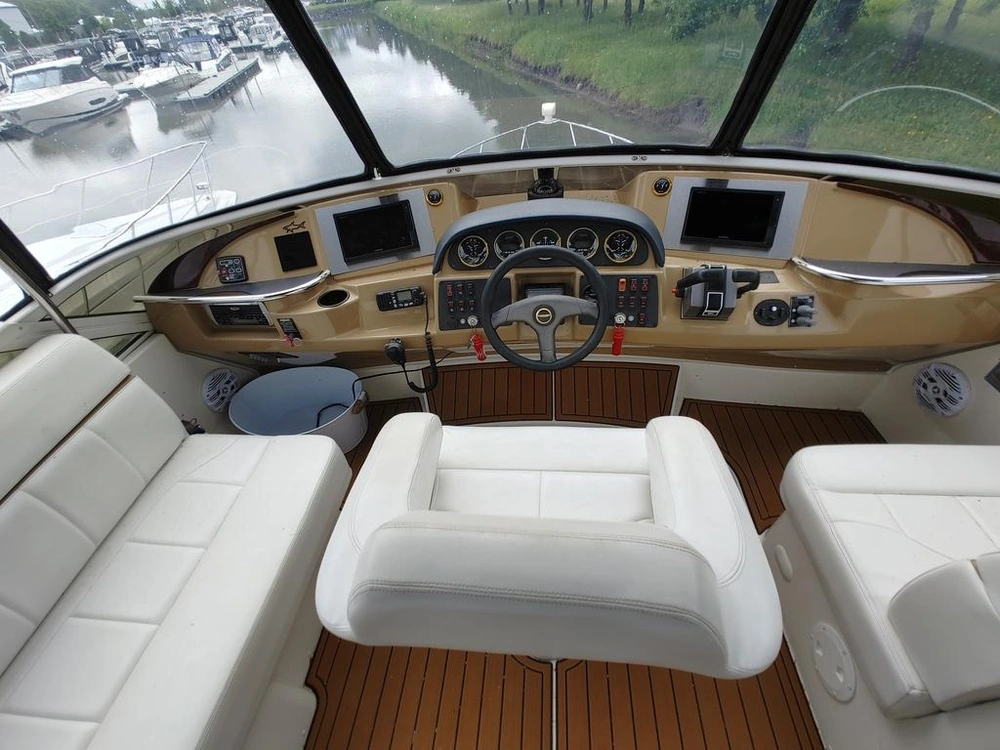 Carver Yachts 444 Motor Yacht 2004 alt