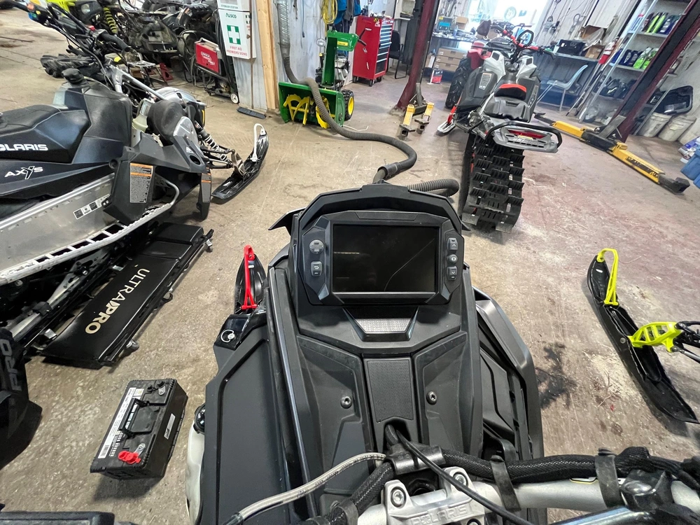 2022 Polaris Pro Rmk Boost 165x2.75 alt