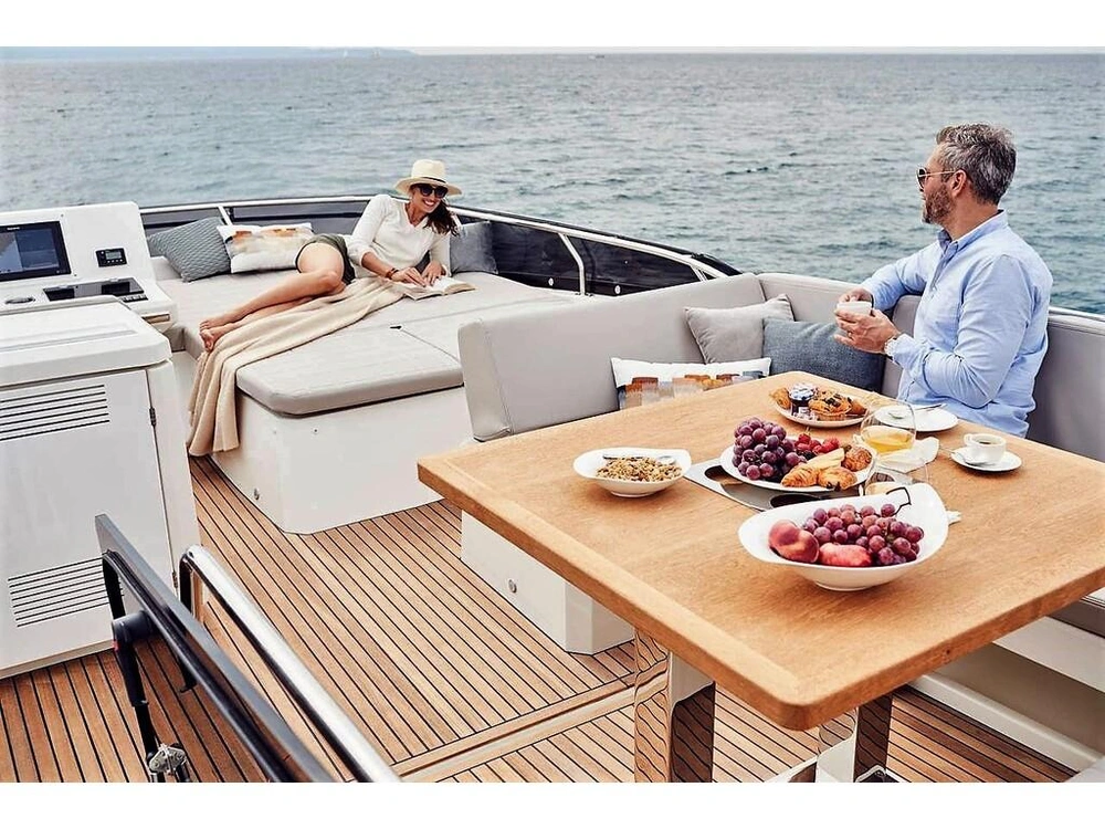 Prestige Yachts 520 Fly 2026 alt