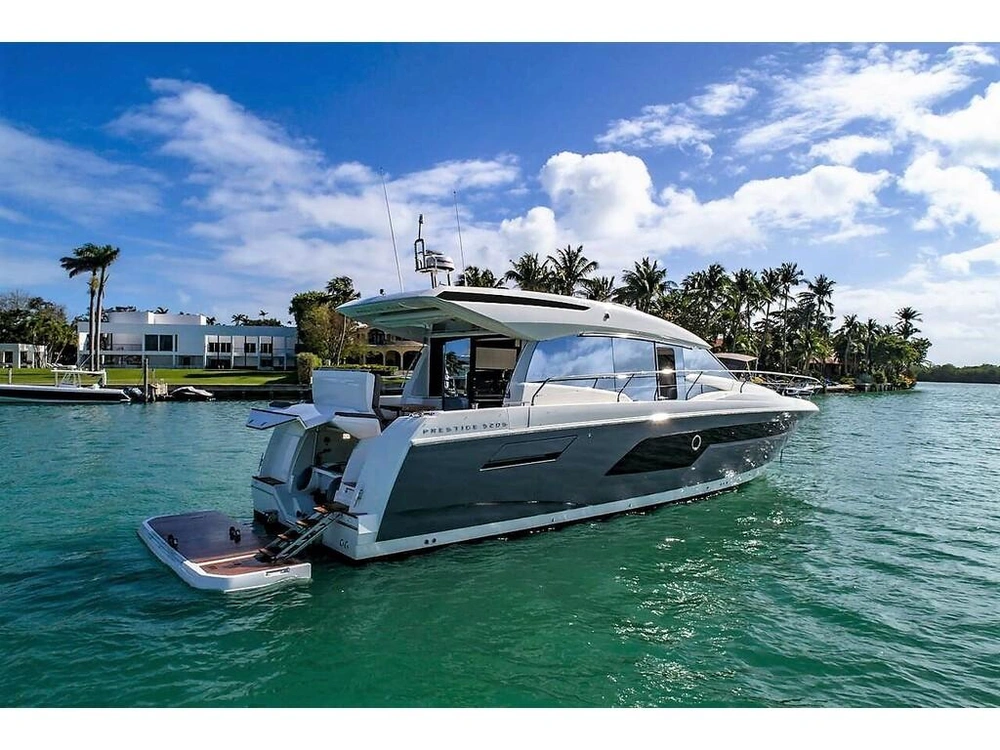 Prestige Yachts 520s 2026 alt