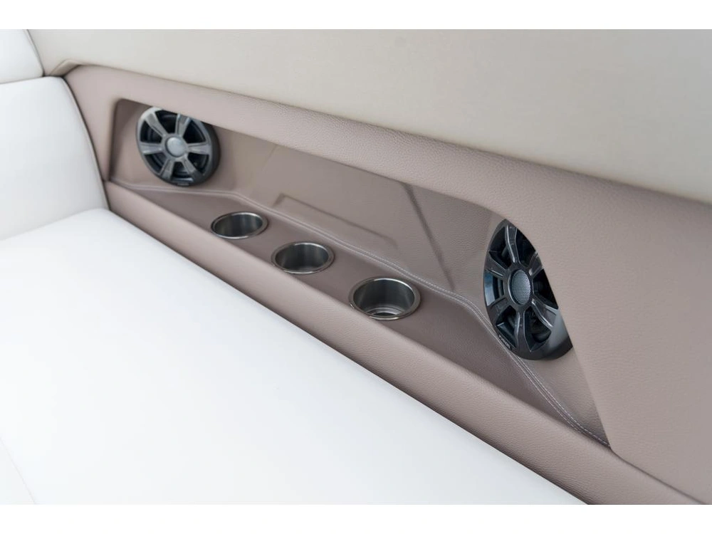 2026 Regal 28 Express alt