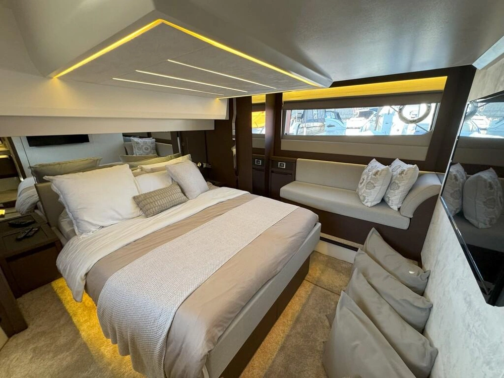 Prestige Yachts 520 Fly 2020 alt