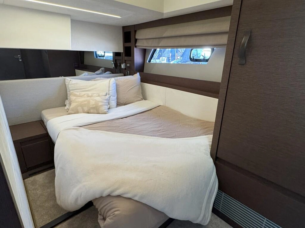 Prestige Yachts 520 Fly 2020 alt