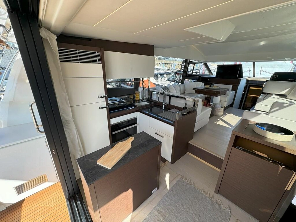 Prestige Yachts 520 Fly 2020 alt