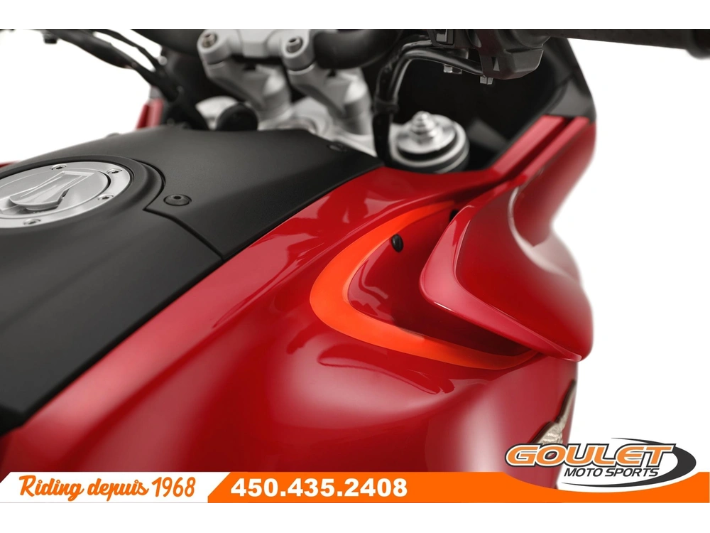 Moto Guzzi V100 Mandello Rosso Magma 2023 alt