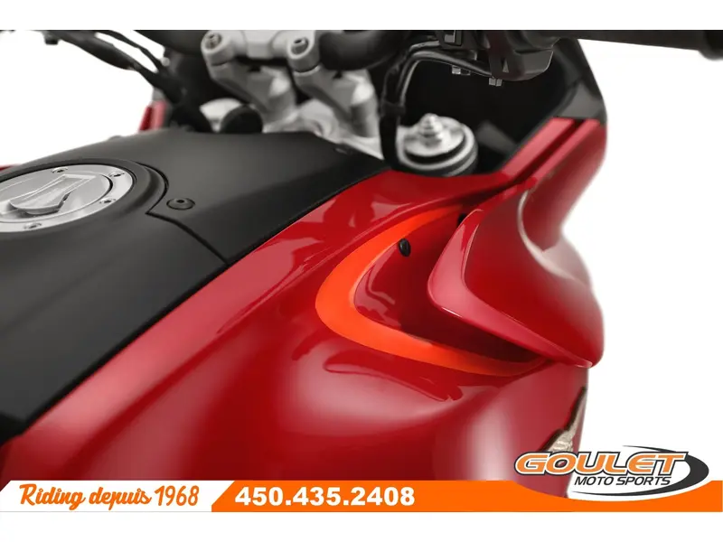 2023 Moto Guzzi V100 MANDELLO ROSSO MAGMA