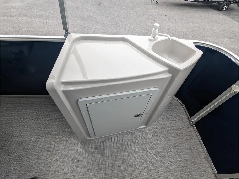 2020 Sylvan Mirage Cruise 8522 Pts alt