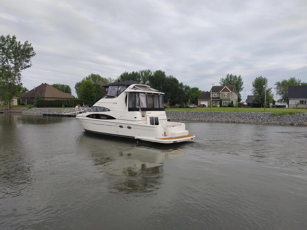 Carver Yachts 444 Motor Yacht 2004 alt