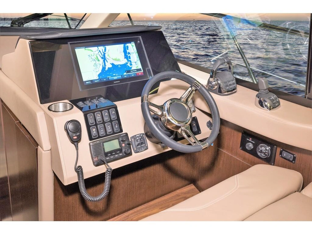 Regal 42 Flybridge 2026 alt