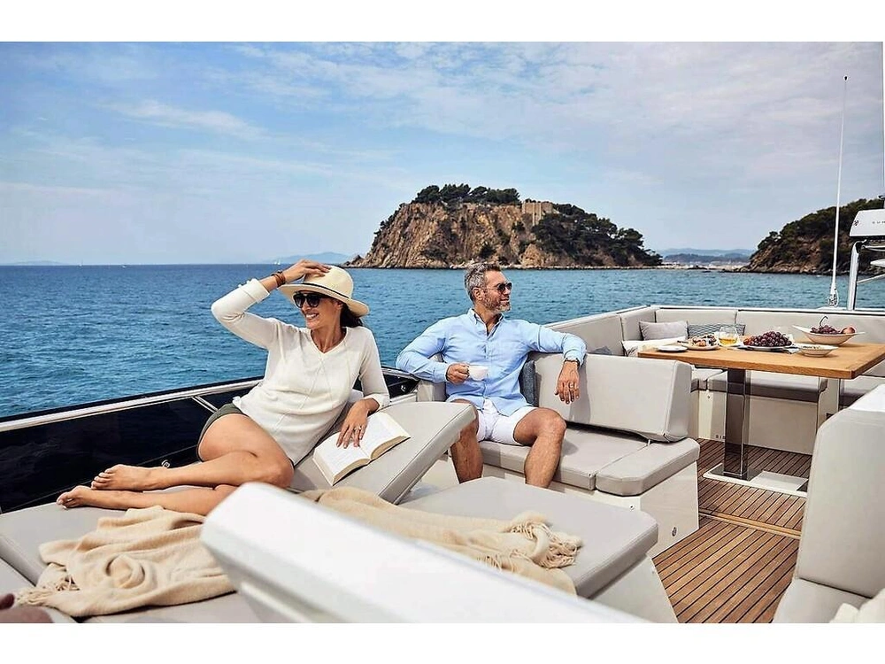Prestige Yachts 520 Fly 2026 alt