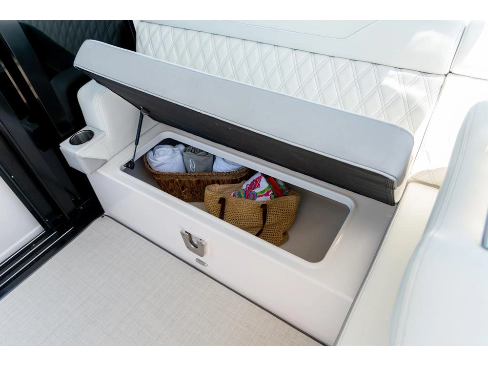 Regal 36 Grande Coupe 2026 alt