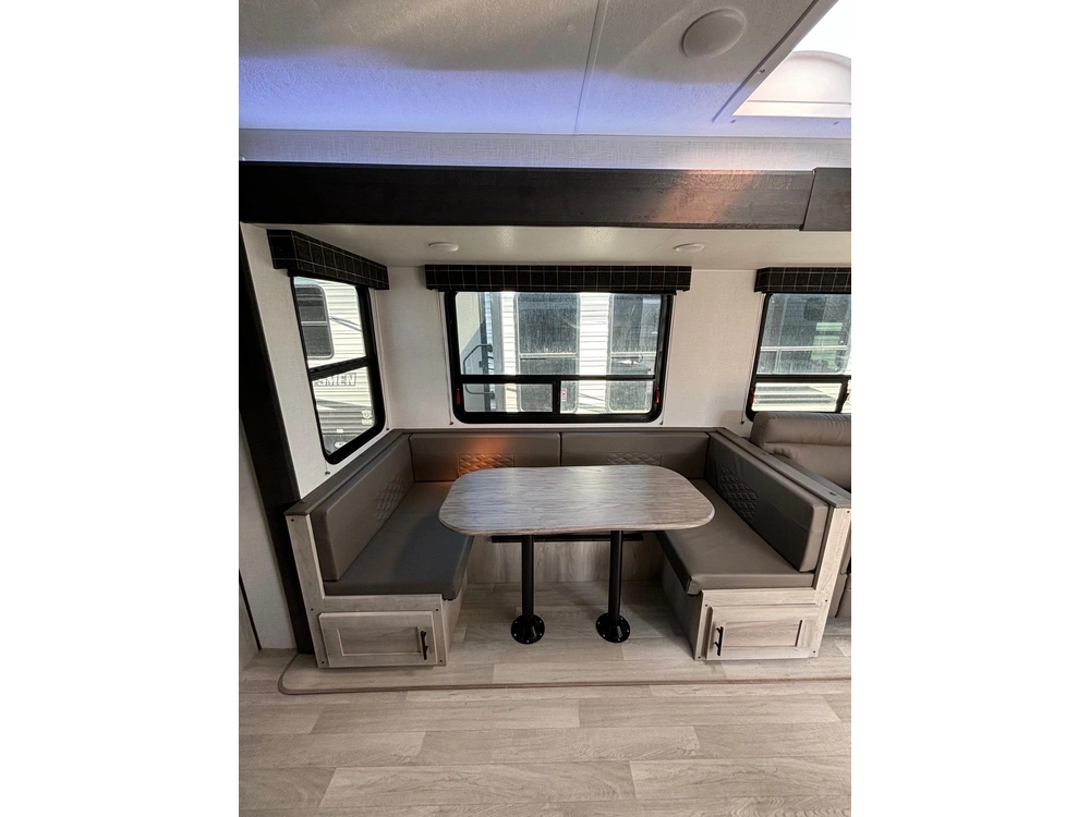 2024 Sportsmen Sportsmen Destination 362bh alt