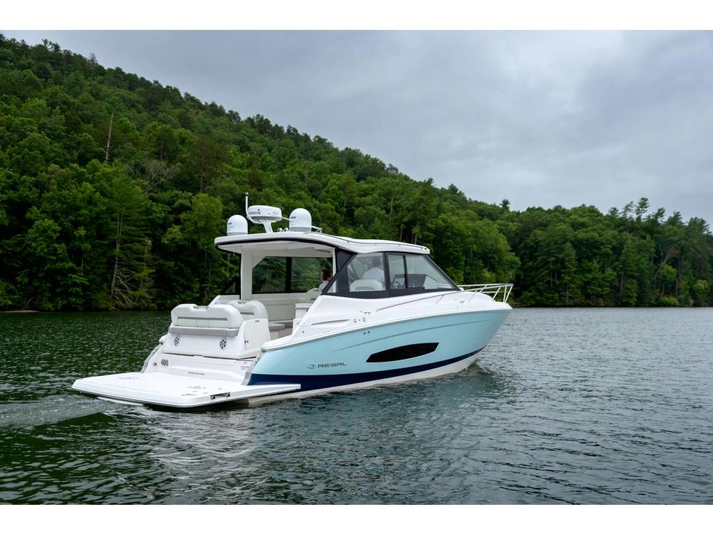 Regal 36 Grande Coupe 2026 alt