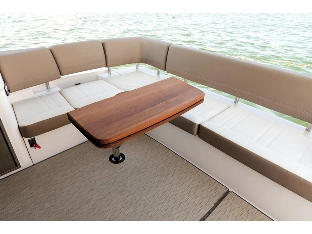 Regal 42 Grande Coupe 2026 alt