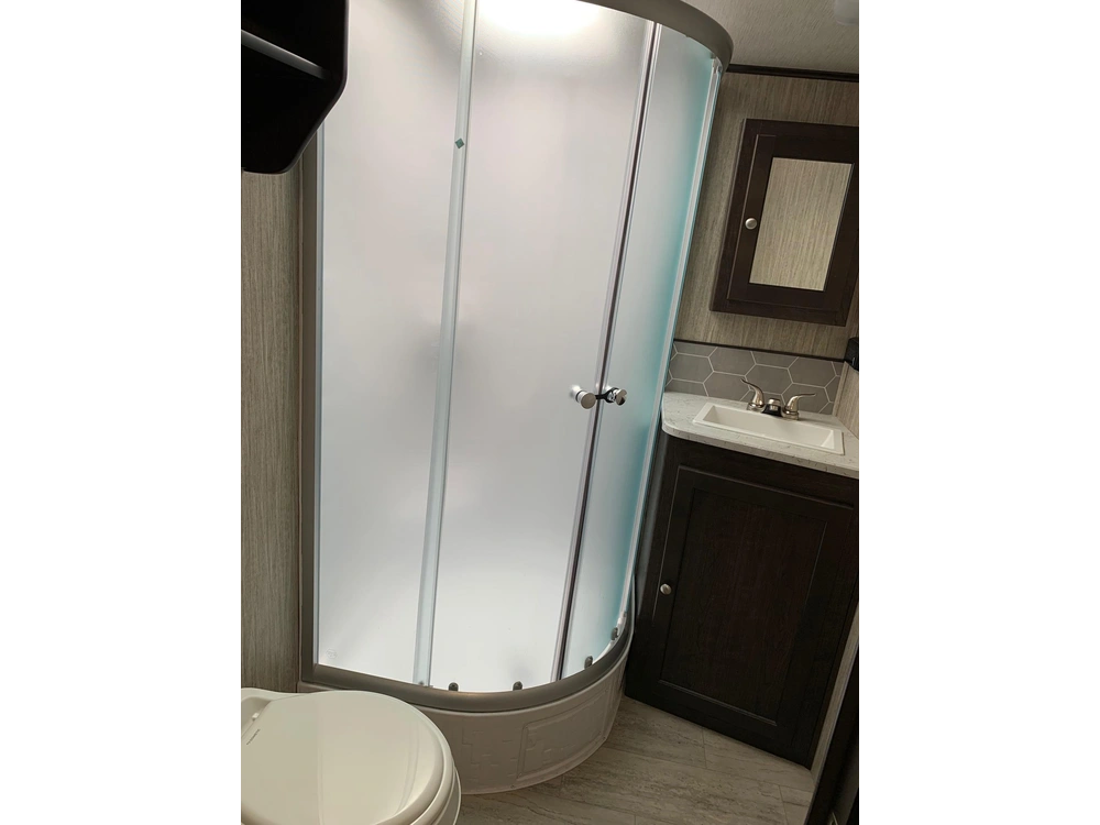 2020 Shadow Cruiser Shadow Cruiser 263 Rls alt