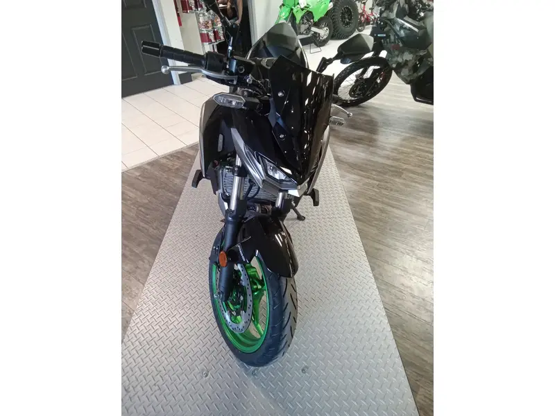 2025 Kawasaki Z500 SE