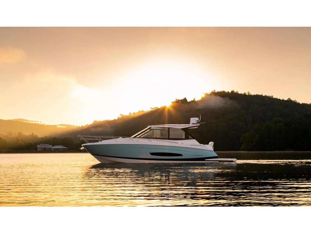 Regal 36 Grande Coupe 2026 alt