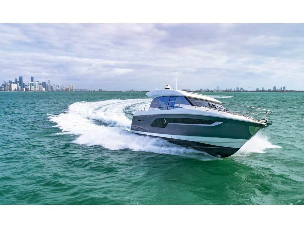 Prestige Yachts 520s 2026 alt