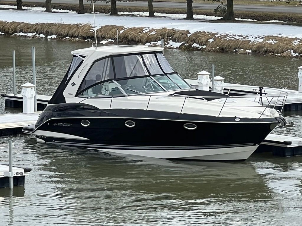 Monterey Boats 355 Sport Yacht 2013 alt
