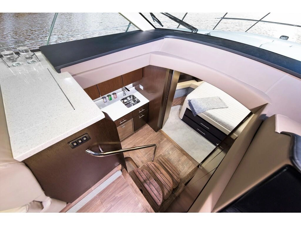 Regal 42 Flybridge 2026 alt