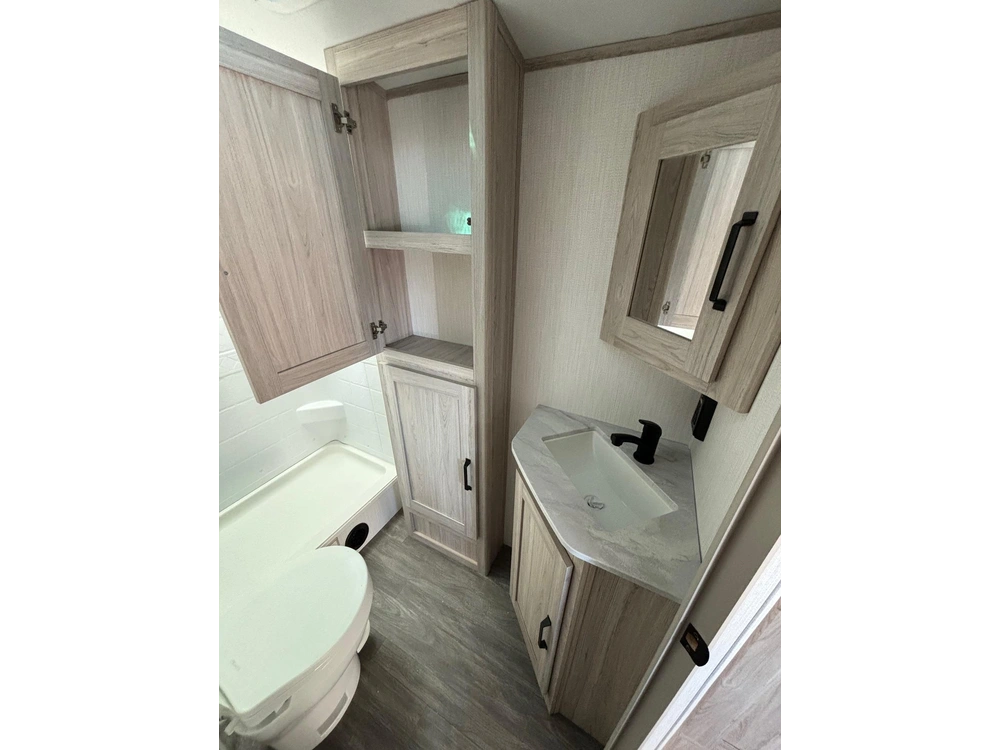 2024 Shadow Cruiser Shadow Cruiser 240bhs alt