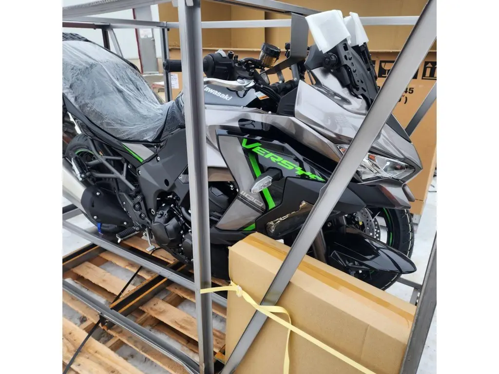 2025 Kawasaki Versys 1100 LT SE 
