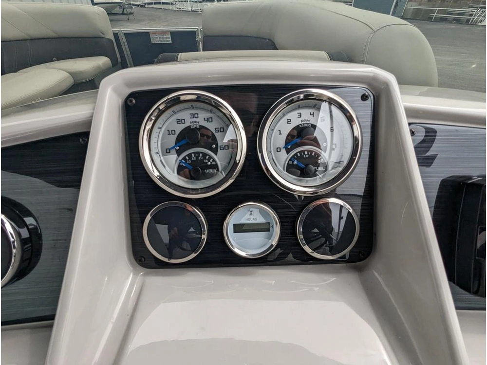 2020 Sylvan Mirage Cruise 8522 Pts alt