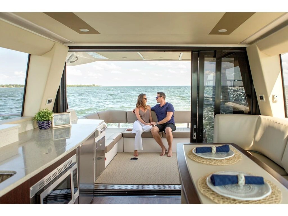 Regal 42 Grande Coupe 2026 alt