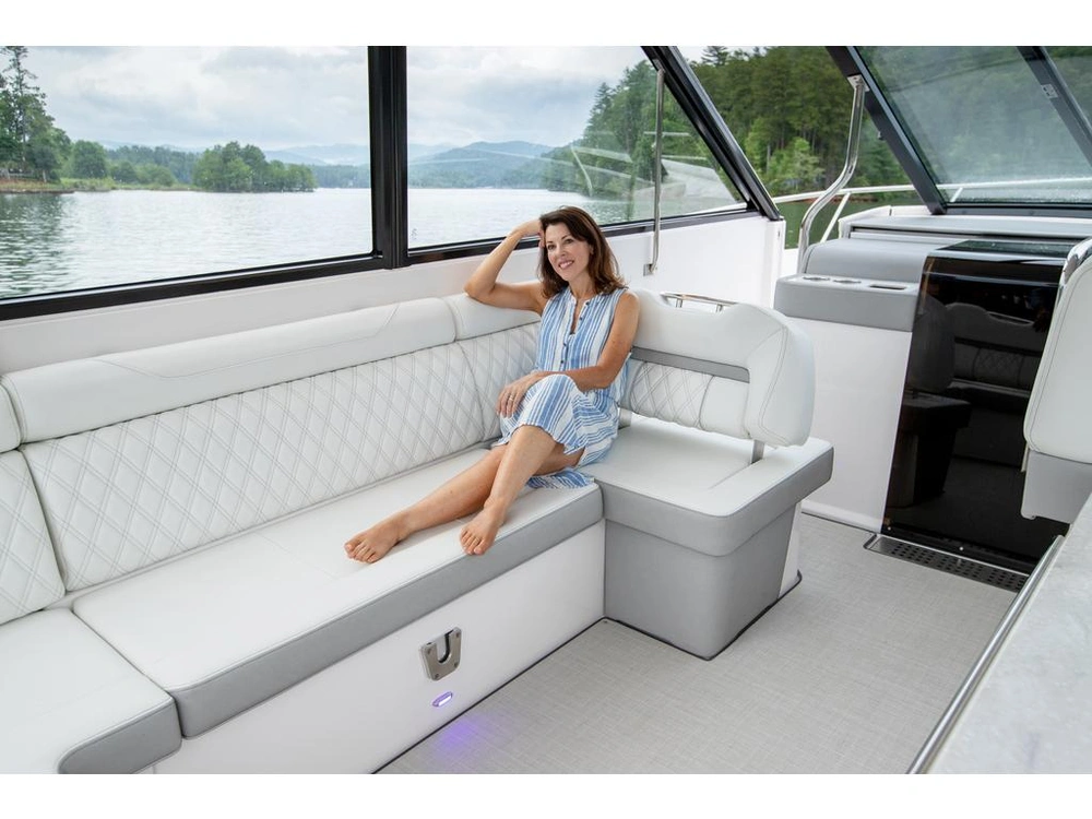 Regal 36 Grande Coupe 2026 alt
