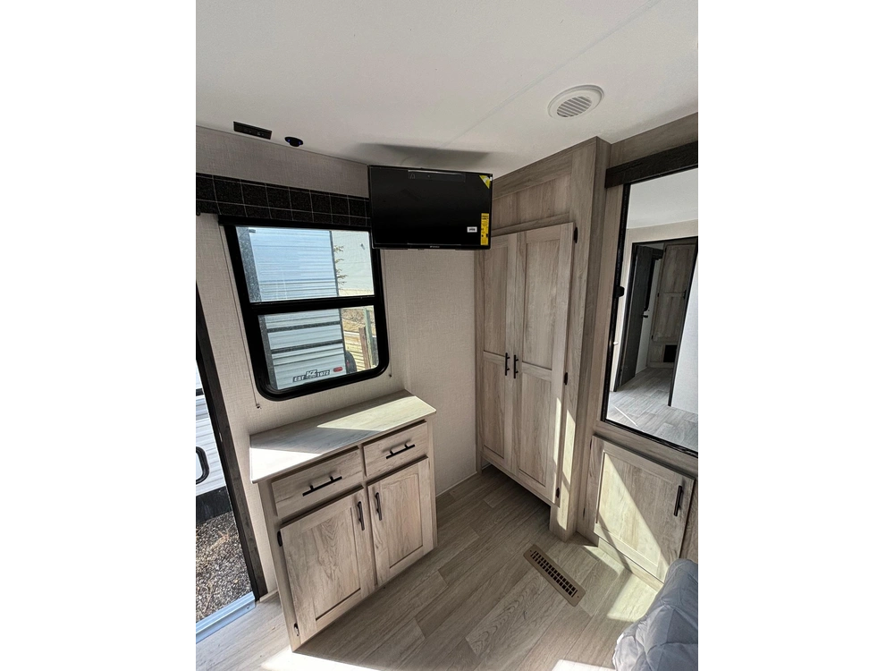 2024 Sportsmen Sportsmen Destination 362bh alt