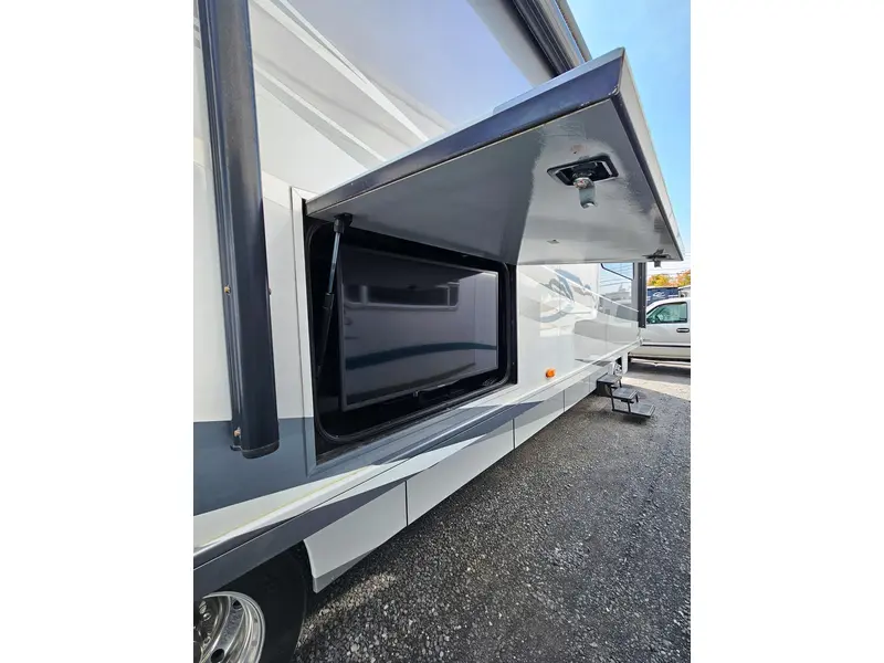 2014 WINNEBAGO ITASCA SUNCRUISER 38Q