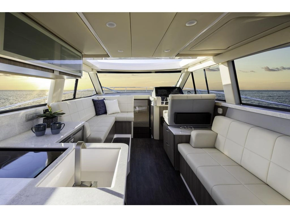 Regal 38 Flybridge 2026 alt