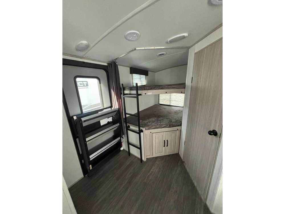 2024 Shadow Cruiser 277bhs alt