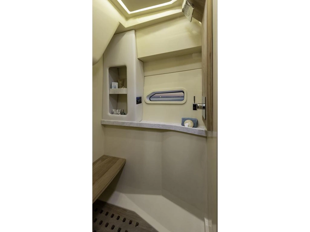 Regal 38 Flybridge 2026 alt