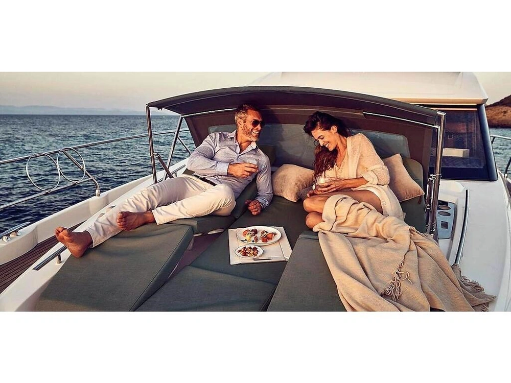 Prestige Yachts 520s 2026 alt