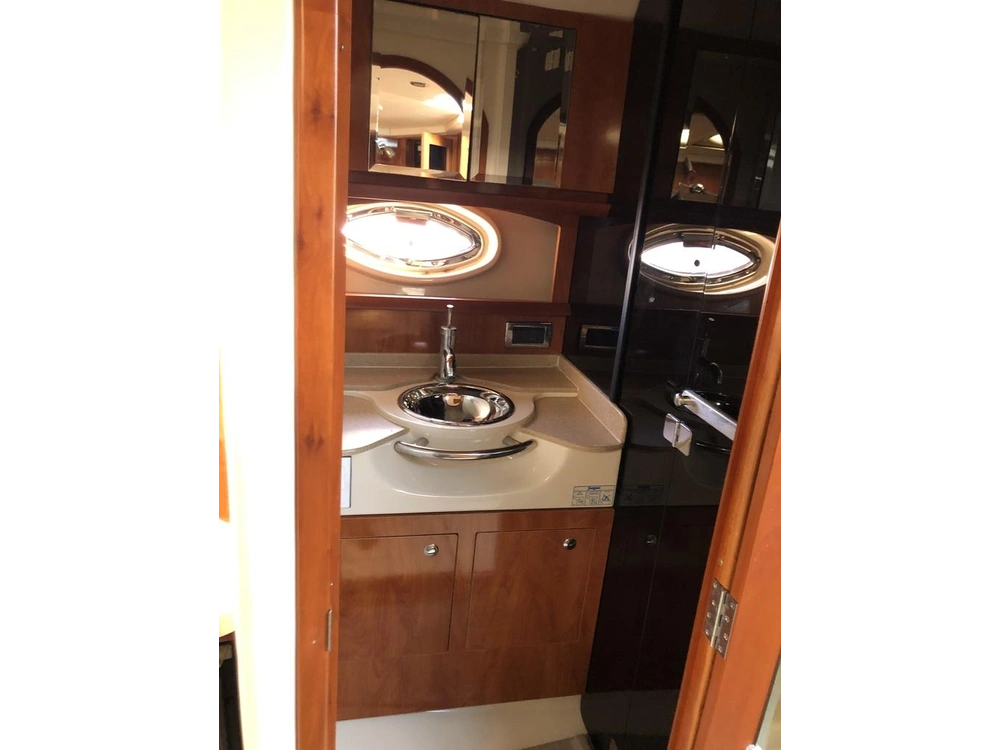 2005 Four Winns 348 alt