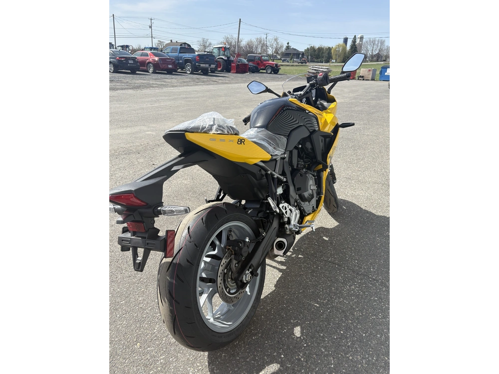 Suzuki Gsx-8r 2025 alt