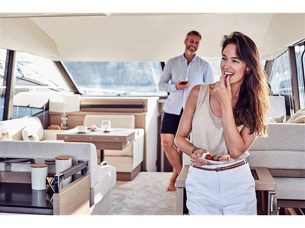 Prestige Yachts 520 Fly 2026 alt