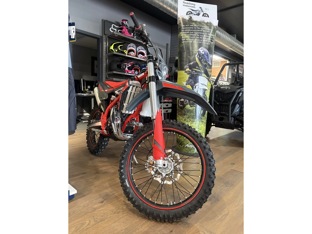 2025 Beta 300 Xtrainer alt