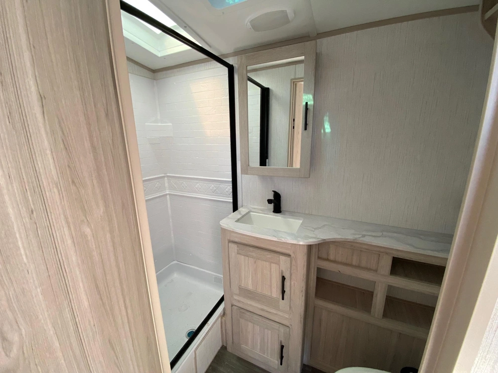 2022 Shadow Cruiser 227 Mls Travel Trailer alt