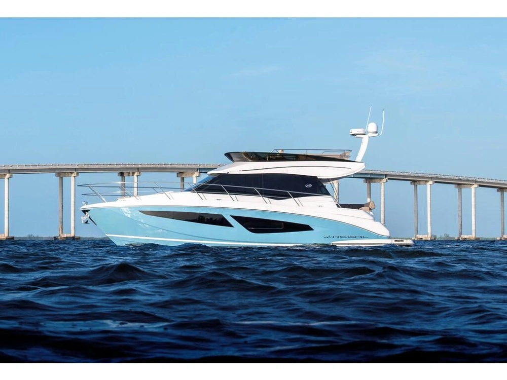 Regal 42 Flybridge 2026 alt