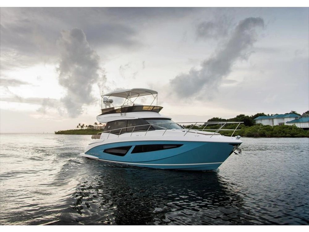 Regal 42 Flybridge 2026 alt