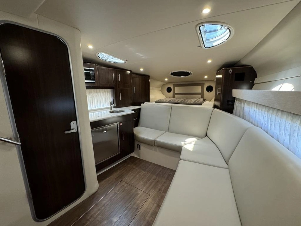 2017 Regal 32 Express alt