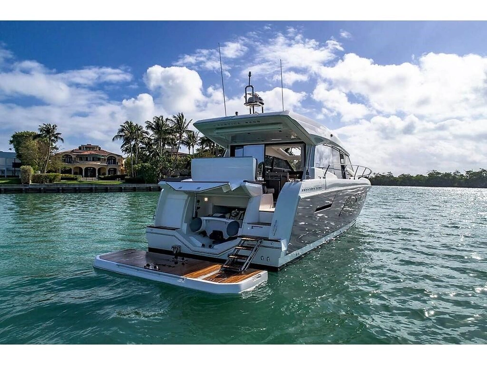 Prestige Yachts 520s 2026 alt