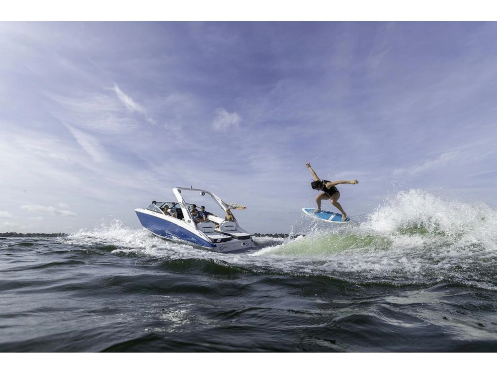 Regal Ls6 Surf 2026 alt