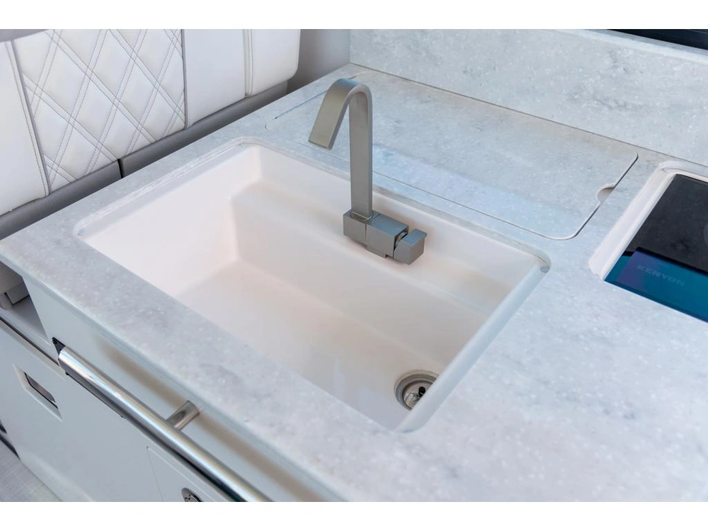 Regal 36 Grande Coupe 2026 alt