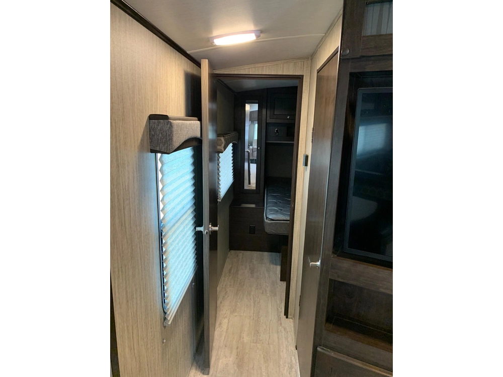 2020 Shadow Cruiser Shadow Cruiser 263 Rls alt