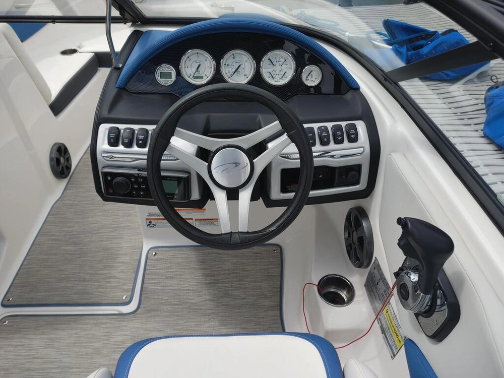 2017 Regal 1900 Esx alt