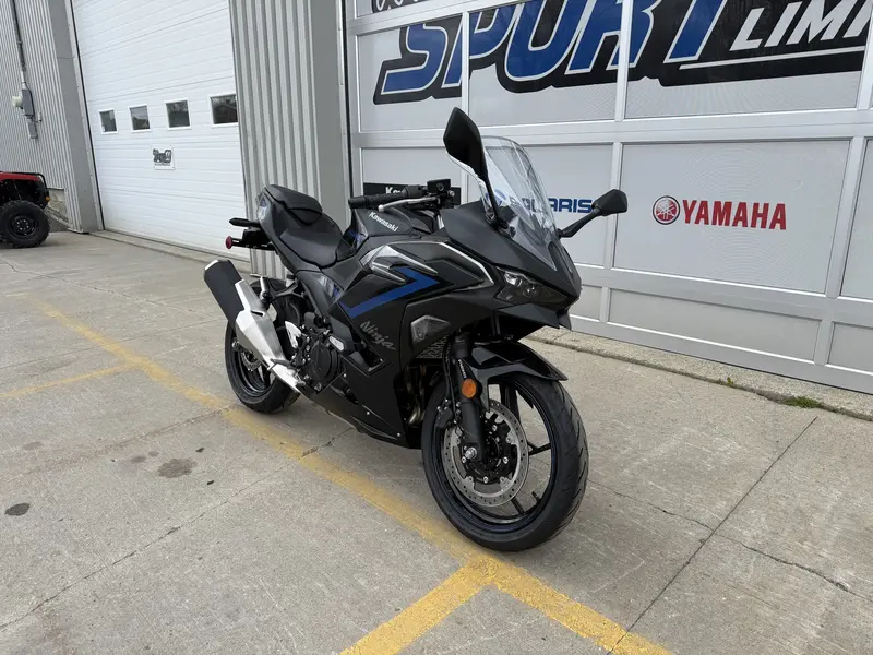 2025 Kawasaki NINJA 500 SE